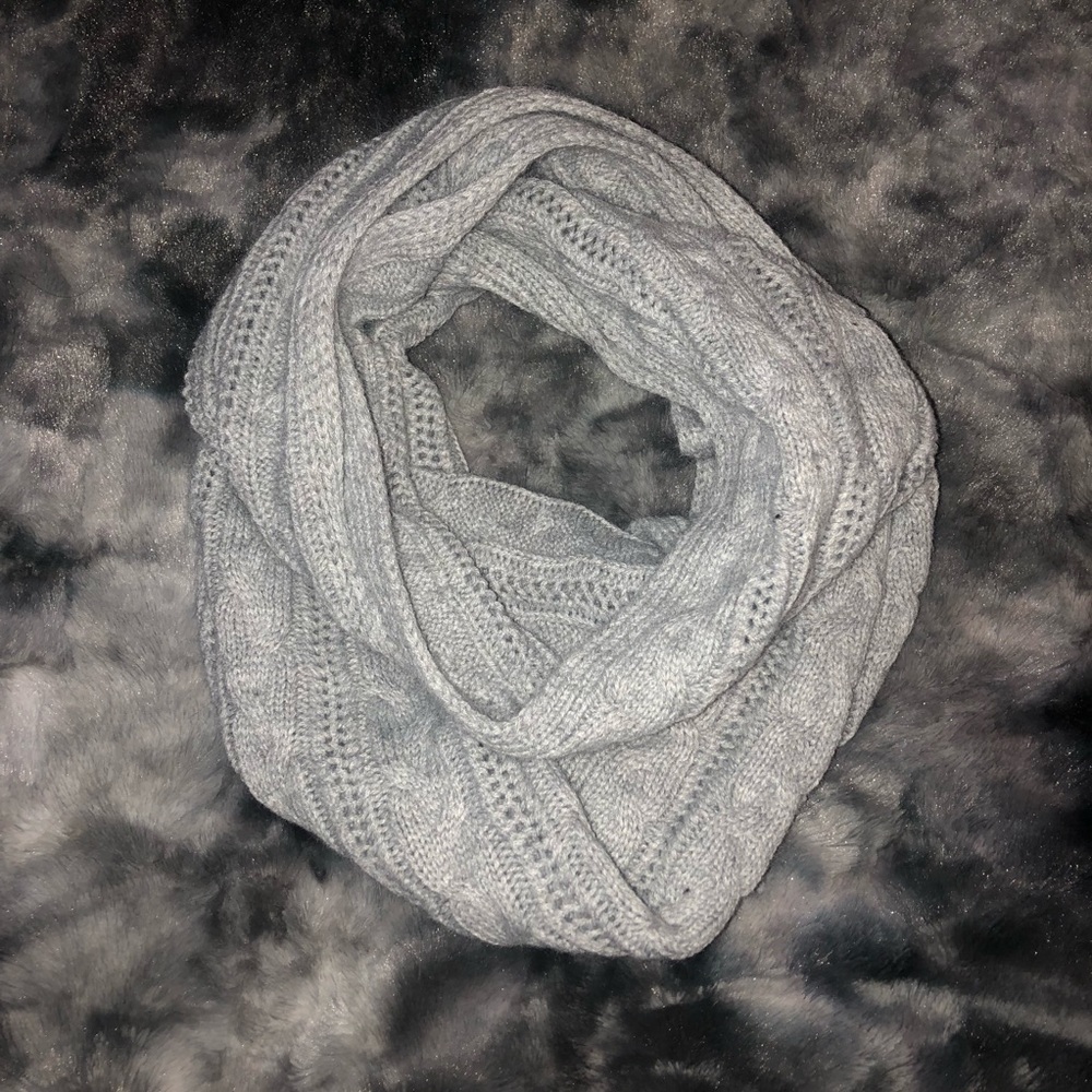 Gray Scarf 🧣